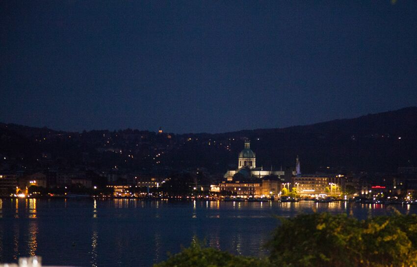 Foto Matrimonio  Cristina e Giacomo<br />Cristina e Giacomo coppia Milanese, si sposa a San fedele, Centro valle Intelvi per poi spostarsi in Villa del Grumello<br />dove, oltre alle foto personali proseguono all’interno della stessa ricevimento e festeggiamenti.<br />Fotografo Matrimonio: SUSANNA SPINA-1